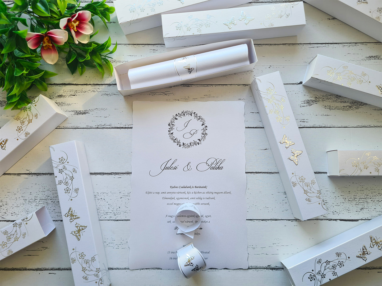 Ezüst pillangó tánc esküvői meghívó