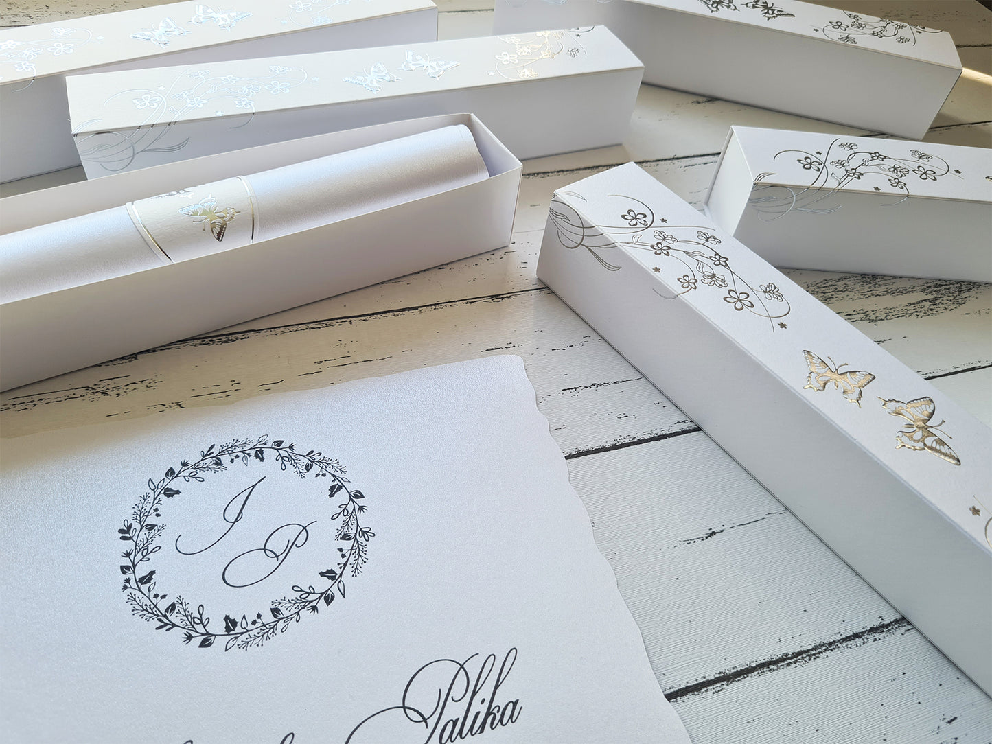 Ezüst pillangó tánc esküvői meghívó