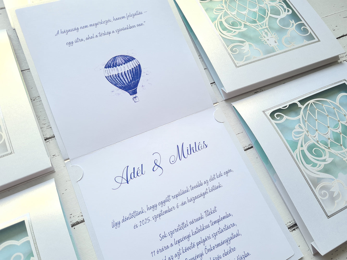 Felhők között esküvői meghívó