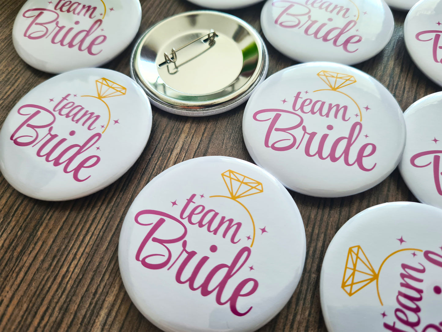 Team bride lánybúcsús kitűző