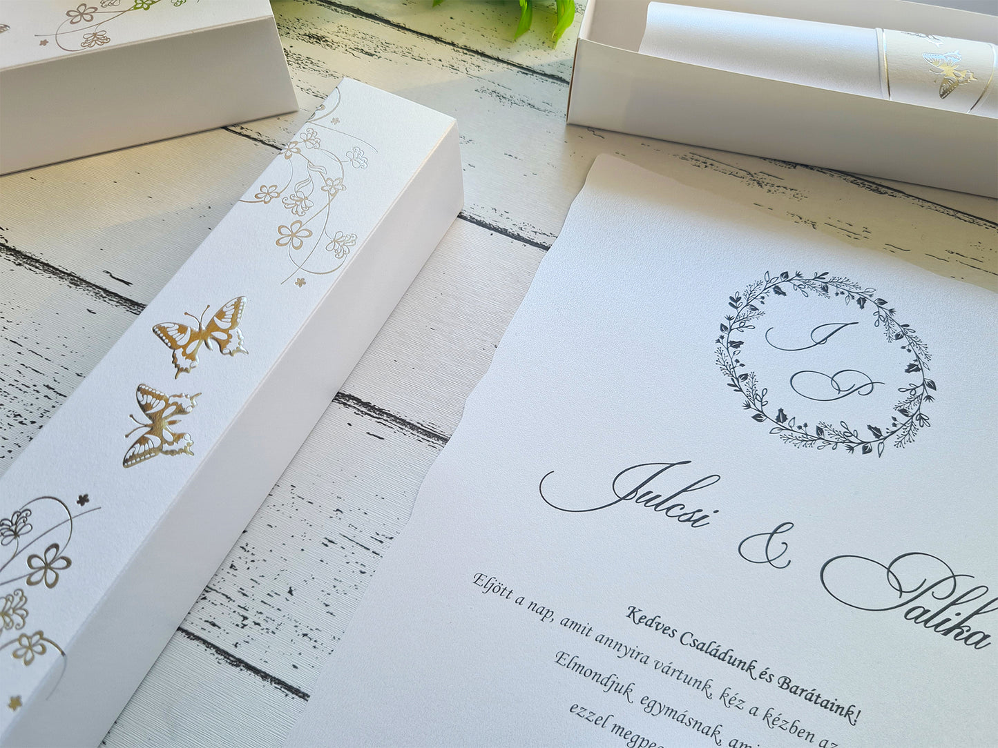 Ezüst pillangó tánc esküvői meghívó