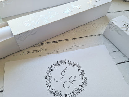 Ezüst pillangó tánc esküvői meghívó