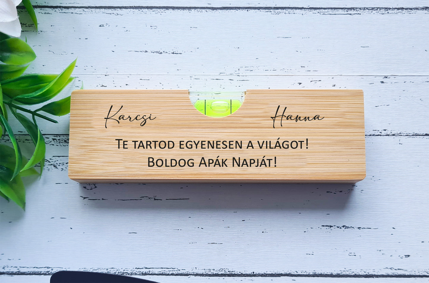 Gravírozott vízmérték ajándék – szülőköszöntő, tanúfelkérő vagy apák napi, szülinapi ajándék