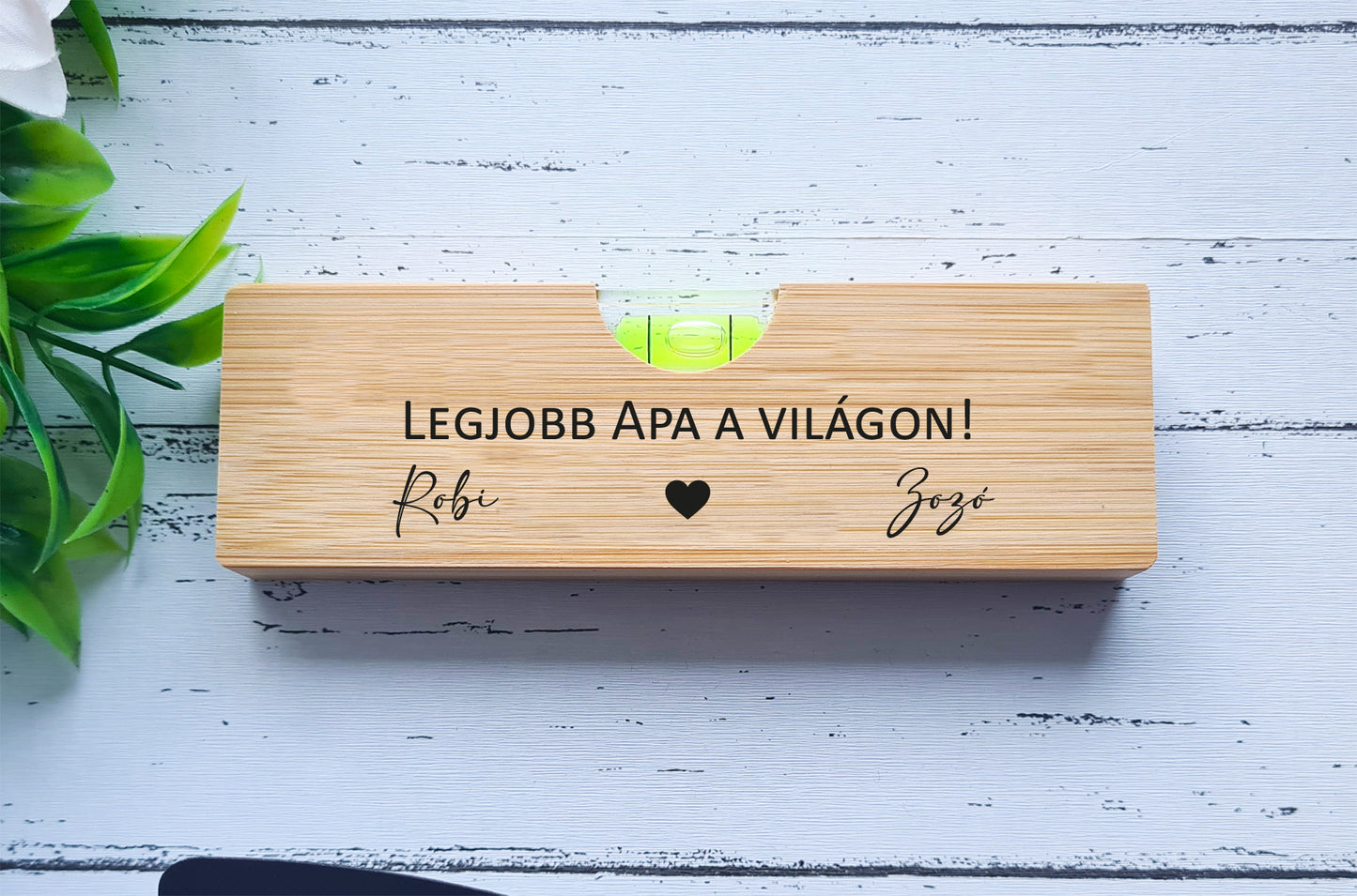 Gravírozott vízmérték ajándék – szülőköszöntő, tanúfelkérő vagy apák napi, szülinapi ajándék