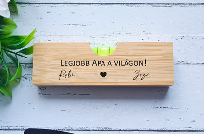 Gravírozott vízmérték ajándék – szülőköszöntő, tanúfelkérő vagy apák napi, szülinapi ajándék